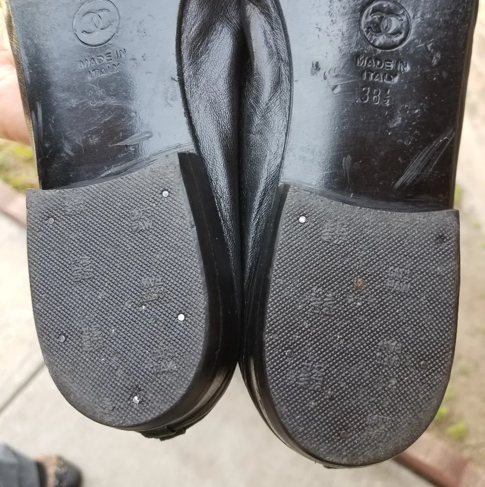 CHANEL Black Leather Cap-Toe Ballet Flats